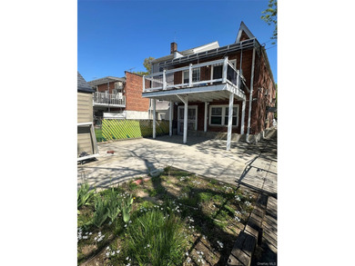 A duplex residence located in the prime center of Flushing. Each - photo 11