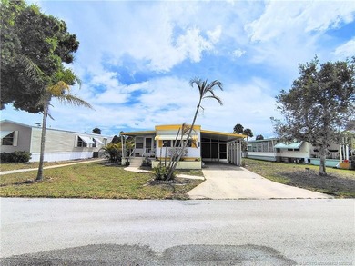Great remodeled 2 bedroom 2 bath home. Pass thru from kitchen to - photo 2