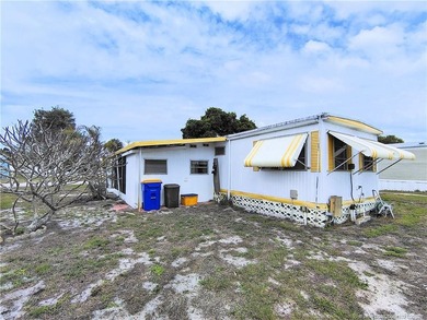Great remodeled 2 bedroom 2 bath home. Pass thru from kitchen to - photo 4