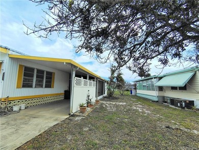 Great remodeled 2 bedroom 2 bath home. Pass thru from kitchen to - photo 5
