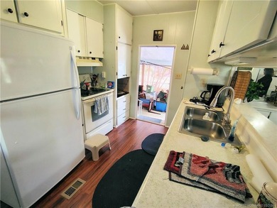 Great remodeled 2 bedroom 2 bath home. Pass thru from kitchen to - photo 10