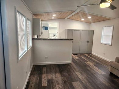 Best Value in Pinellas County - Fully Renovated & Move-In Ready! - photo 3