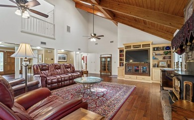 This beautifully updated Lake Hamilton home offers the perfect - photo 8