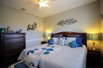 Meticulously maintained open *Sapphire* floorplan w/serene water - photo 11