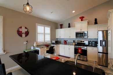 Meticulously maintained open *Sapphire* floorplan w/serene water - photo 20