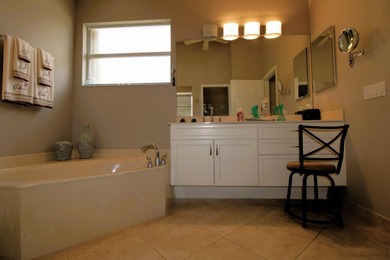 Meticulously maintained open *Sapphire* floorplan w/serene water - photo 30