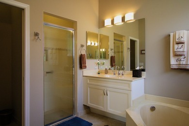 Meticulously maintained open *Sapphire* floorplan w/serene water - photo 31