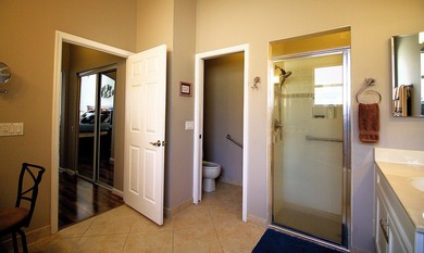 Meticulously maintained open *Sapphire* floorplan w/serene water - photo 32