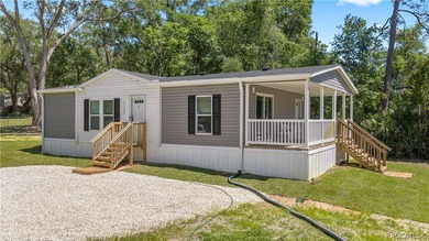 Halford Lake Home For Sale in Oklawaha Florida