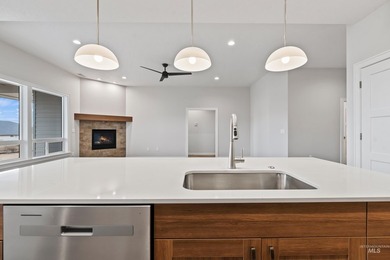 SELLER OFFERING $5,000 IN SELLER CONCESSIONS! The Mirage by - photo 20
