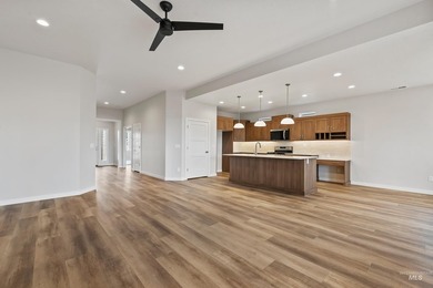 SELLER OFFERING $5,000 IN SELLER CONCESSIONS! The Mirage by - photo 21