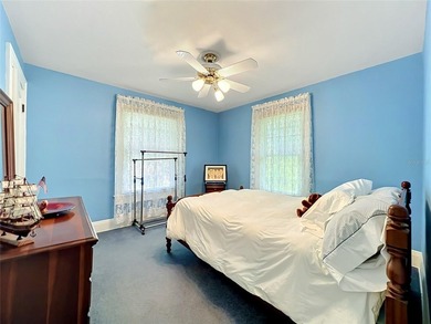 Welcome home to this quaint 3 bedroom 1 1/2 bath home. Built in - photo 22