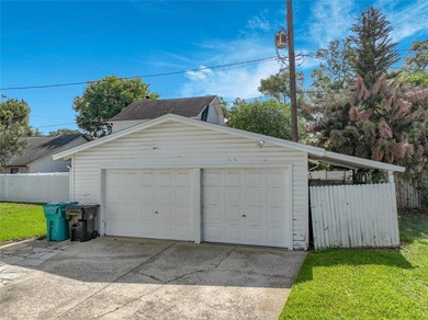 Welcome home to this quaint 3 bedroom 1 1/2 bath home. Built in - photo 33