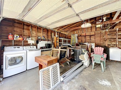 Welcome home to this quaint 3 bedroom 1 1/2 bath home. Built in - photo 35