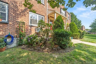 Welcome to this bright and inviting 1-bedroom garden-style co-op - photo 15