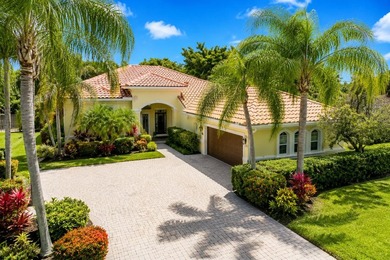 Welcome to this single-story waterfront residence in the - photo 4