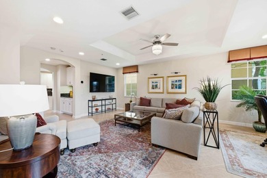 Spotless three-level ''End Unit'' townhouse in the quietest - photo 4