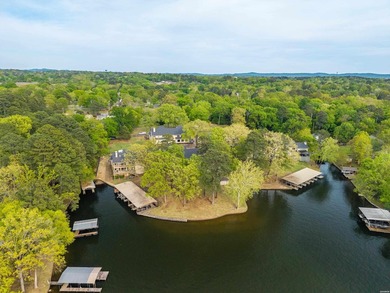 Exquisite Lakeside Living! Renovated Townhome with Premium - photo 4