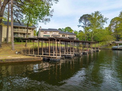 Exquisite Lakeside Living! Renovated Townhome with Premium - photo 7
