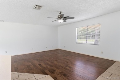 Discover comfortable Florida living in this 2-bedroom - photo 8
