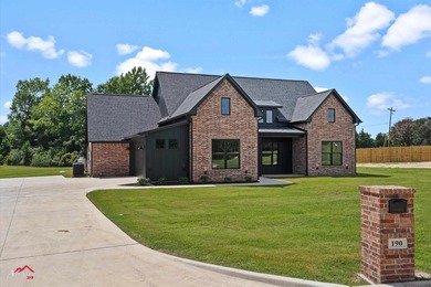**PRICE IMPROVEMENT!!** Welcome to 190 Brooks Drive - a stunning - photo 2