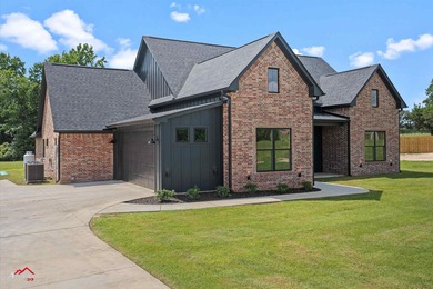 **PRICE IMPROVEMENT!!** Welcome to 190 Brooks Drive - a stunning - photo 3