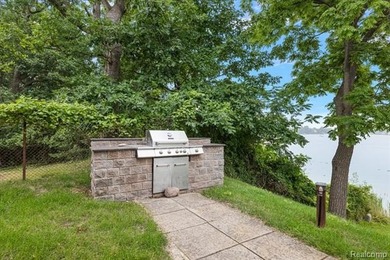 **Stunning Walnut Lake Waterfront on Cove Lane** Welcome to 130 - photo 9