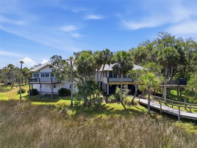Welcome to a one-of-a-kind waterfront retreat where privacy - photo 4