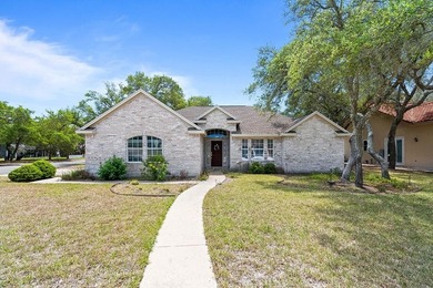 NEW PRICE AND NEW CARPET! Fairway Location | Single Story - photo 1