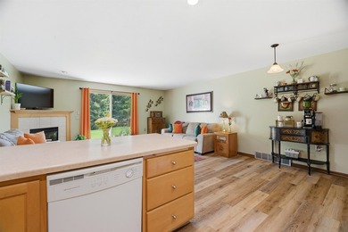 Enjoy the ease of condo living in this well-maintained townhouse - photo 11
