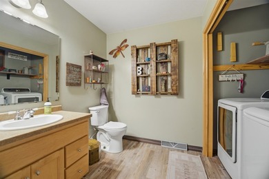 Enjoy the ease of condo living in this well-maintained townhouse - photo 12