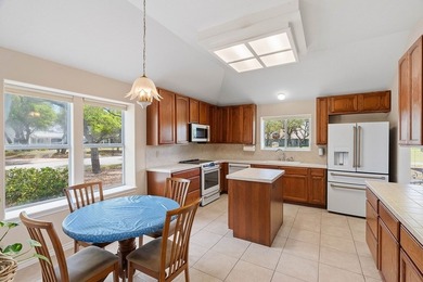 NEW PRICE AND NEW CARPET! Fairway Location | Single Story - photo 3