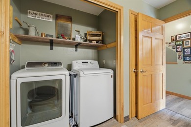 Enjoy the ease of condo living in this well-maintained townhouse - photo 13