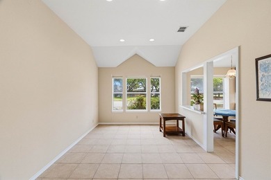 NEW PRICE AND NEW CARPET! Fairway Location | Single Story - photo 5