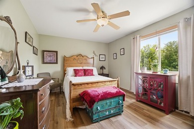 Enjoy the ease of condo living in this well-maintained townhouse - photo 16
