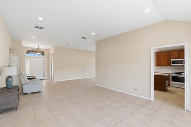 NEW PRICE AND NEW CARPET! Fairway Location | Single Story - photo 9