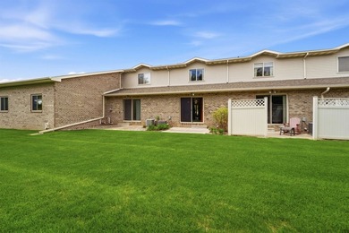 Enjoy the ease of condo living in this well-maintained townhouse - photo 20