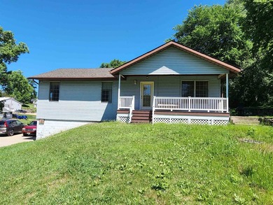 Well-maintained 3-bedroom home on .38 acres on the outskirts of - photo 1