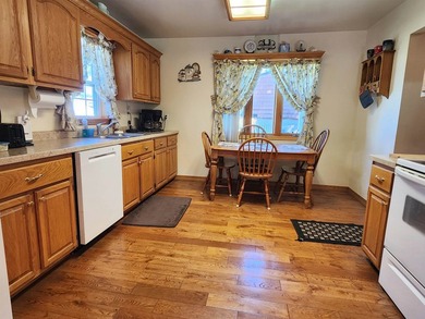 Well-maintained 3-bedroom home on .38 acres on the outskirts of - photo 5