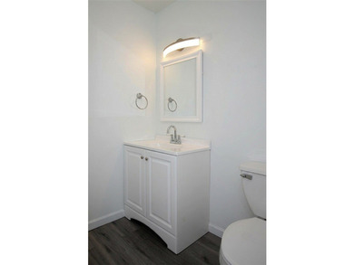 MOVE RIGHT INTO THIS SPARKLING UNIT LOCATED ON THE PENTHOUSE - photo 4