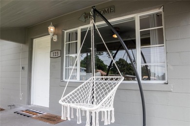 Step inside 123 Oconee St and discover a charming 2-bedroom - photo 4