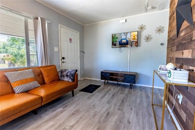 Step inside 123 Oconee St and discover a charming 2-bedroom - photo 5