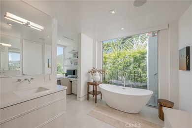 Perched high in the exclusive Temple Hills enclave of Laguna - photo 18