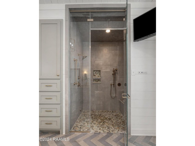 Welcome to a slice of Heaven located in the prestigious, serene - photo 25
