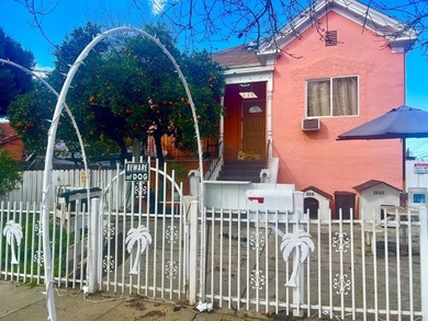 Great investment opportunity. Corner lot with plenty of parking - photo 1