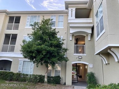 This is a lovely 1 bedroom 1 bathroom condo located on the - photo 3