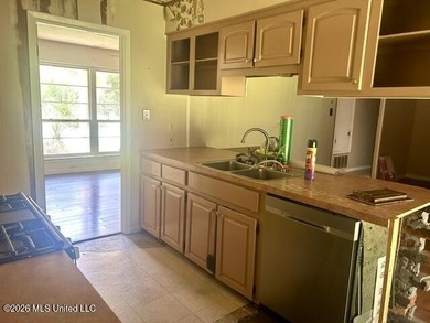 This Gulfport Home Located In Northwood Hills Is Priced To Sell - photo 2