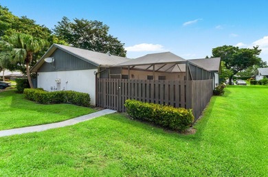 Enjoy the comfort and convenience of single-story villa living - photo 2