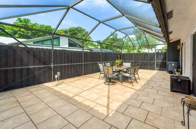 Enjoy the comfort and convenience of single-story villa living - photo 4