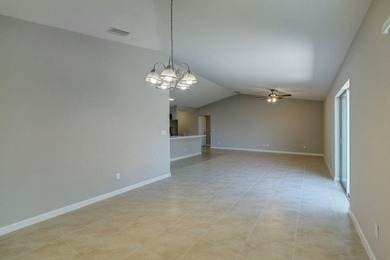 THE POPULAR BILTMORE MODEL BUILT BY AWARD WINNING SYNERGY HOMES - photo 17